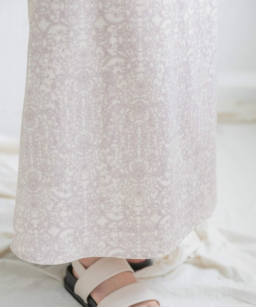 ITEMS URBANRESEARCH(アイテムズ アーバンリサーチ)の「プリントセミフレアスカート(スカート・レディース・チャコールグレー/ベージュ/オフホワイト・FREE)」の8枚目の写真