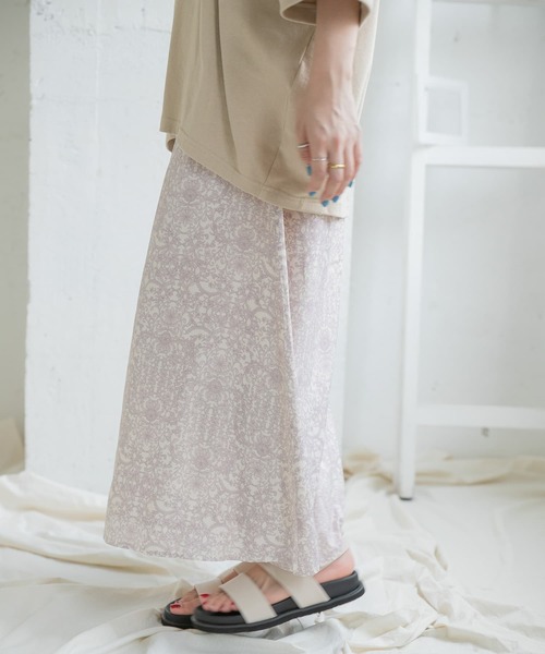 ITEMS URBANRESEARCH(アイテムズ アーバンリサーチ)の「プリントセミフレアスカート(スカート・レディース・チャコールグレー/ベージュ/オフホワイト・FREE)」の9枚目の写真