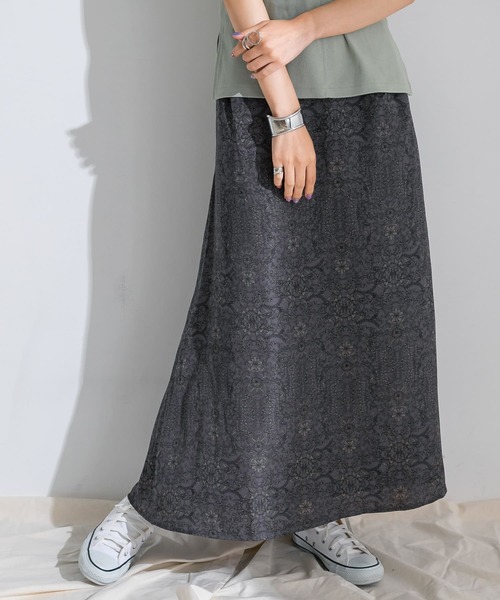 ITEMS URBANRESEARCH(アイテムズ アーバンリサーチ)の「プリントセミフレアスカート(スカート・レディース・チャコールグレー/ベージュ/オフホワイト・FREE)」の16枚目の写真