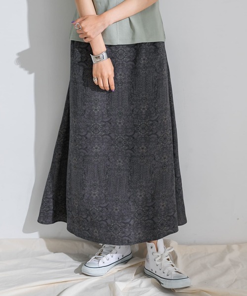 ITEMS URBANRESEARCH(アイテムズ アーバンリサーチ)の「プリントセミフレアスカート(スカート・レディース・チャコールグレー/ベージュ/オフホワイト・FREE)」の17枚目の写真