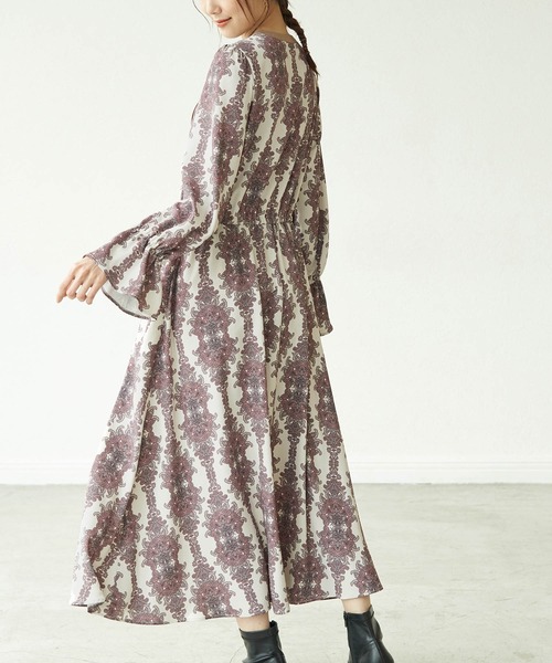 ROPE' PICNIC(ロペピクニック)の「サスティナブルプリント配色ワンピース(ワンピース・レディース・ブラック/オフホワイト/キャメル/ブラウン系その他2・38)」の2枚目の写真