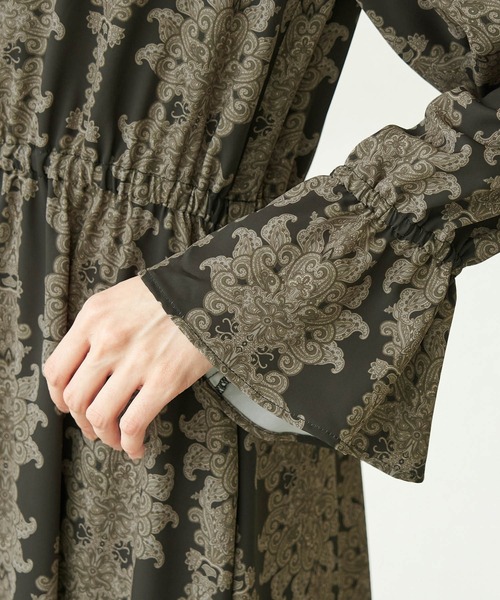 ROPE' PICNIC(ロペピクニック)の「サスティナブルプリント配色ワンピース(ワンピース・レディース・ブラック/オフホワイト/キャメル/ブラウン系その他2・38)」の8枚目の写真