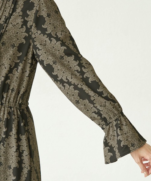 ROPE' PICNIC(ロペピクニック)の「サスティナブルプリント配色ワンピース(ワンピース・レディース・ブラック/オフホワイト/キャメル/ブラウン系その他2・38)」の9枚目の写真