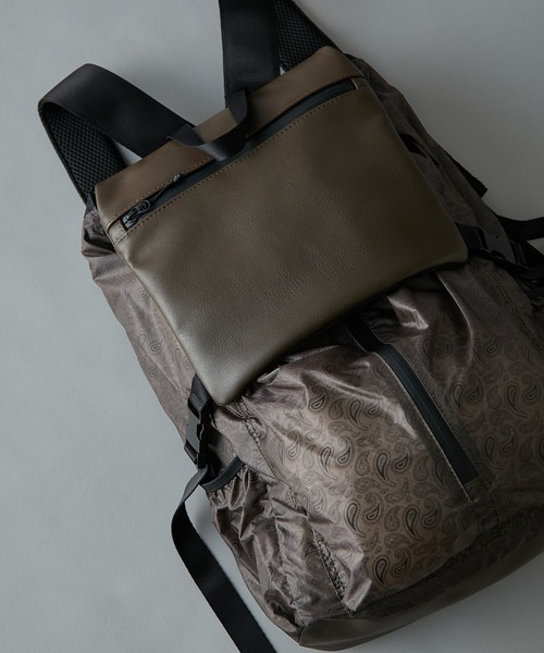 BURLAP OUTFITTER(バーラップアウトフィッター)の「BURLAP OUTFITTER(バーラップアウトフィッター)×ear ペイズリー柄レザーフラップリュック(バックパック/リュック・レディース・ブラック×カーキ・FREE)」の15枚目の写真