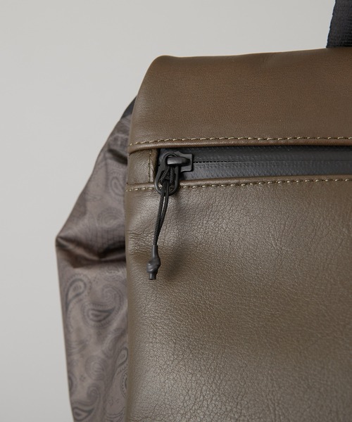 BURLAP OUTFITTER(バーラップアウトフィッター)の「BURLAP OUTFITTER(バーラップアウトフィッター)×ear ペイズリー柄レザーフラップリュック(バックパック/リュック・レディース・ブラック×カーキ・FREE)」の13枚目の写真