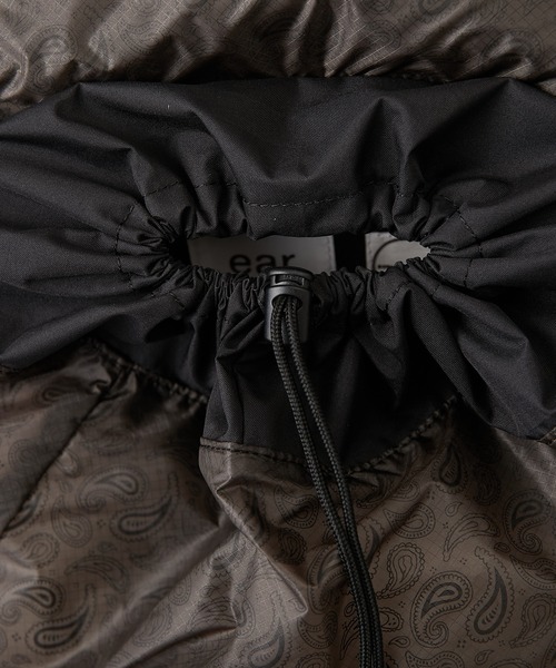 BURLAP OUTFITTER(バーラップアウトフィッター)の「BURLAP OUTFITTER(バーラップアウトフィッター)×ear ペイズリー柄レザーフラップリュック(バックパック/リュック・レディース・ブラック×カーキ・FREE)」の4枚目の写真