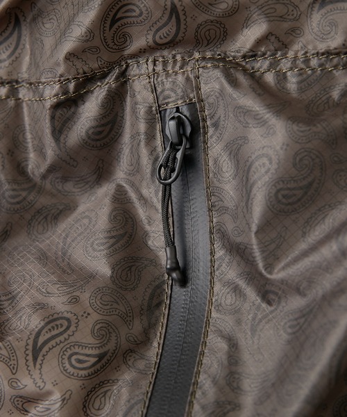 BURLAP OUTFITTER(バーラップアウトフィッター)の「BURLAP OUTFITTER(バーラップアウトフィッター)×ear ペイズリー柄レザーフラップリュック(バックパック/リュック・レディース・ブラック×カーキ・FREE)」の7枚目の写真