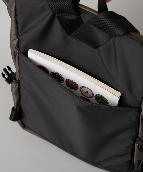 BURLAP OUTFITTER(バーラップアウトフィッター)の「BURLAP OUTFITTER(バーラップアウトフィッター)×ear ペイズリー柄レザーフラップリュック(バックパック/リュック・レディース・ブラック×カーキ・FREE)」の17枚目の写真