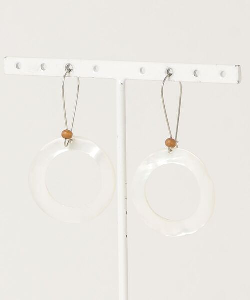 COMMON WARE(コモンウェアー)の「PZM:Shell 揺れるフック シェル ピアス(ピアス(両耳用)・レディース・F/G/H・FREE)」の3枚目の写真