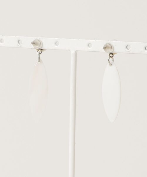 COMMON WARE(コモンウェアー)の「PZM:Shell 揺れるフック シェル ピアス(ピアス(両耳用)・レディース・F/G/H・FREE)」の4枚目の写真