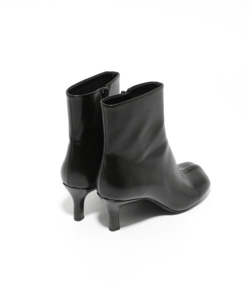 LOWRYS FARM（ローリーズファーム）の「オブリークヒールブーツ　215673（ブーツ・レディース・アイボリー/ブラック・MEDIUM/LARGE）」の4枚目の写真