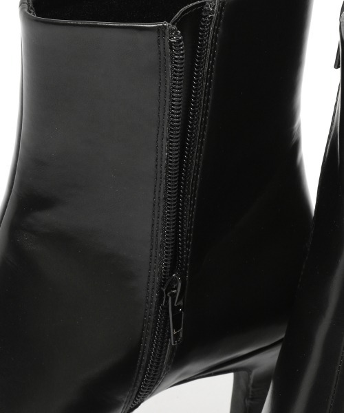 LOWRYS FARM（ローリーズファーム）の「オブリークヒールブーツ　215673（ブーツ・レディース・アイボリー/ブラック・MEDIUM/LARGE）」の9枚目の写真