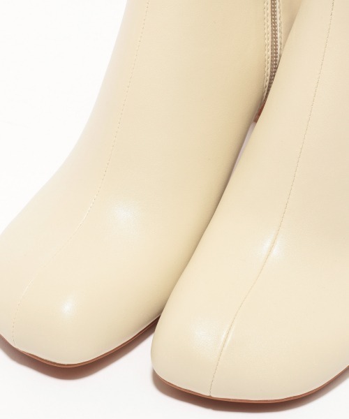 LOWRYS FARM（ローリーズファーム）の「オブリークヒールブーツ　215673（ブーツ・レディース・アイボリー/ブラック・MEDIUM/LARGE）」の11枚目の写真