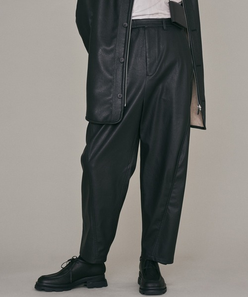 パンツ VEIN / SYNTHETIC LEATHER 1TUCK TROUSERS VEIN （ヴェイン）の「VEIN SYNTHETIC LEATHER BELTED BALLOON