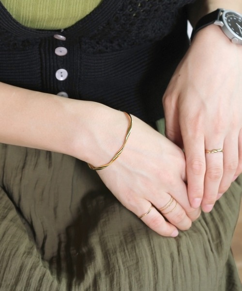 Crisp(クリスプ)の「ツイストバングル(バングル/リストバンド・レディース・シルバー/ゴールド・FREE)」の7枚目の写真