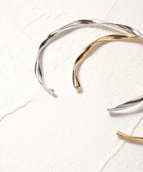 Crisp(クリスプ)の「ツイストバングル(バングル/リストバンド・レディース・シルバー/ゴールド・FREE)」の6枚目の写真