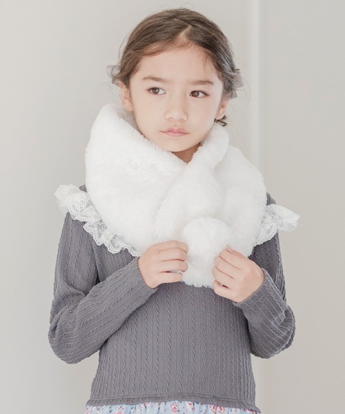 Catherine Cottage（キャサリンコテージ）の「ポンポンファーマフラー　L（マフラー・キッズ・ベージュ/グレー/オフホワイト/アイボリー/ライラック/スモークピンク・L）」の11枚目の写真