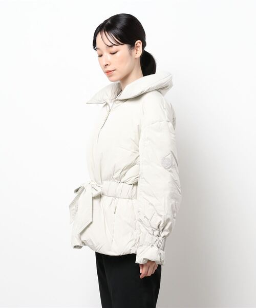 Ted Baker(テッドベーカー)の「ALEXIII ベルト付き パファージャケット(ダウンジャケット/コート・レディース・ホワイト/ブラック・1/2/3/0)」の4枚目の写真
