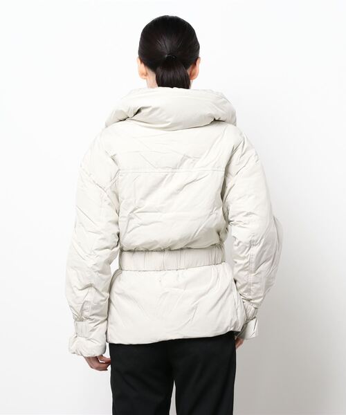Ted Baker(テッドベーカー)の「ALEXIII ベルト付き パファージャケット(ダウンジャケット/コート・レディース・ホワイト/ブラック・1/2/3/0)」の3枚目の写真