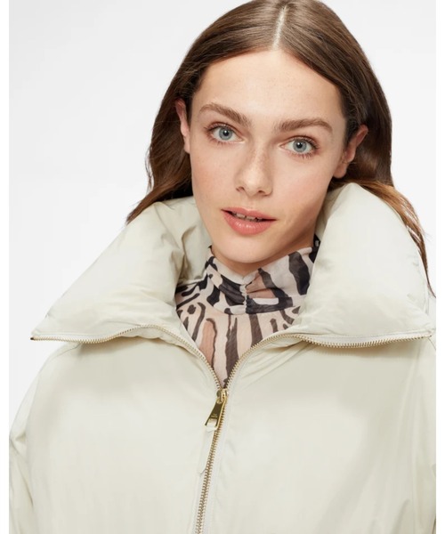 Ted Baker(テッドベーカー)の「ALEXIII ベルト付き パファージャケット(ダウンジャケット/コート・レディース・ホワイト/ブラック・1/2/3/0)」の6枚目の写真