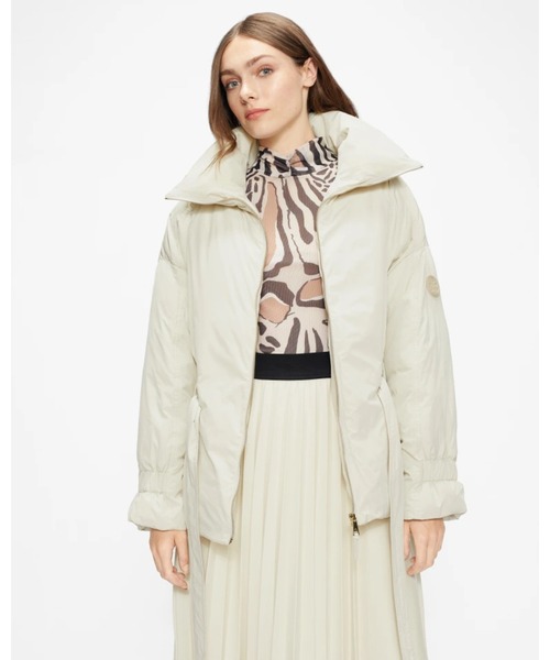 Ted Baker(テッドベーカー)の「ALEXIII ベルト付き パファージャケット(ダウンジャケット/コート・レディース・ホワイト/ブラック・1/2/3/0)」の9枚目の写真
