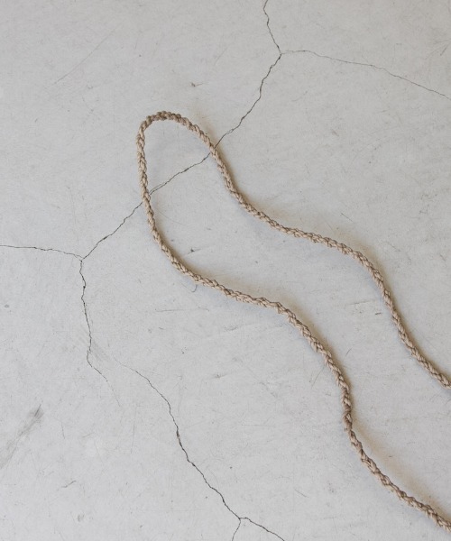 Aeta(アエタ)の「Aeta THIN BASKET : XS(ショルダーバッグ・メンズ・ブラック/アイボリー/グレイッシュベージュ・FREE)」の5枚目の写真