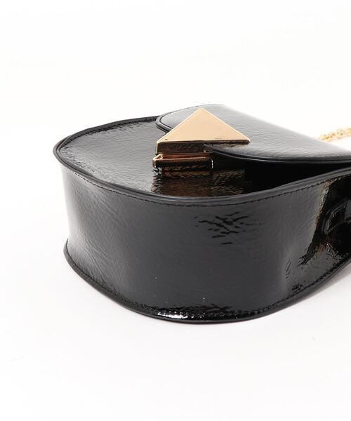SISLEY（シスレー）の「フェイクレザー光沢仕上げミニショルダーバッグ（ショルダーバッグ・レディース・ブラック/クリーム・FREE）」の5枚目の写真