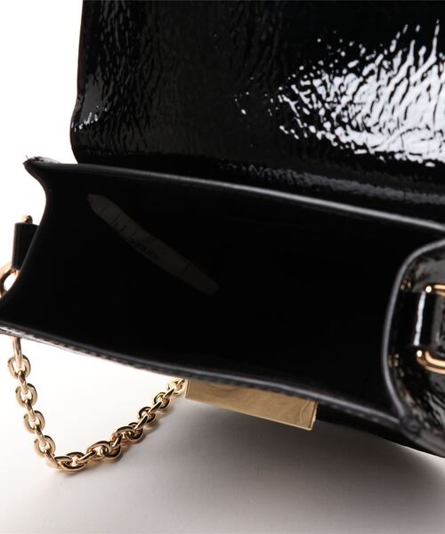 SISLEY（シスレー）の「フェイクレザー光沢仕上げミニショルダーバッグ（ショルダーバッグ・レディース・ブラック/クリーム・FREE）」の4枚目の写真