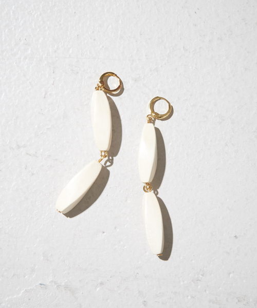 NOMINE（ノミネ）の「ウッドレーンピアス（ピアス（両耳用）・レディース・ブラウン/アイボリー・フリー）」の2枚目の写真