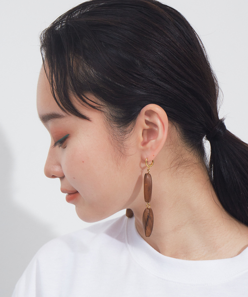 NOMINE（ノミネ）の「ウッドレーンピアス（ピアス（両耳用）・レディース・ブラウン/アイボリー・フリー）」の8枚目の写真