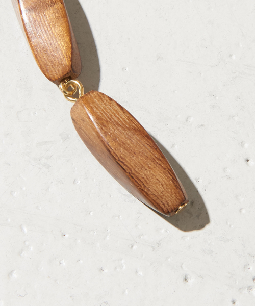 NOMINE（ノミネ）の「ウッドレーンピアス（ピアス（両耳用）・レディース・ブラウン/アイボリー・フリー）」の7枚目の写真