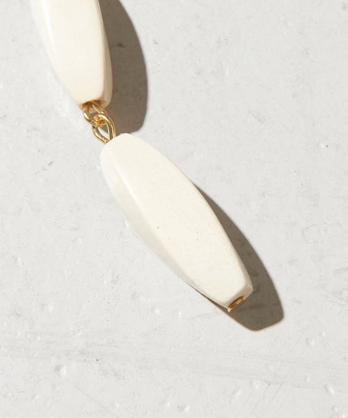 NOMINE（ノミネ）の「ウッドレーンピアス（ピアス（両耳用）・レディース・ブラウン/アイボリー・フリー）」の3枚目の写真