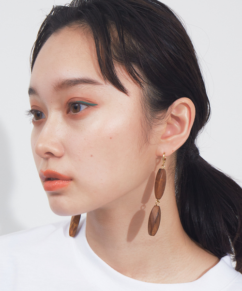 NOMINE（ノミネ）の「ウッドレーンピアス（ピアス（両耳用）・レディース・ブラウン/アイボリー・フリー）」の6枚目の写真