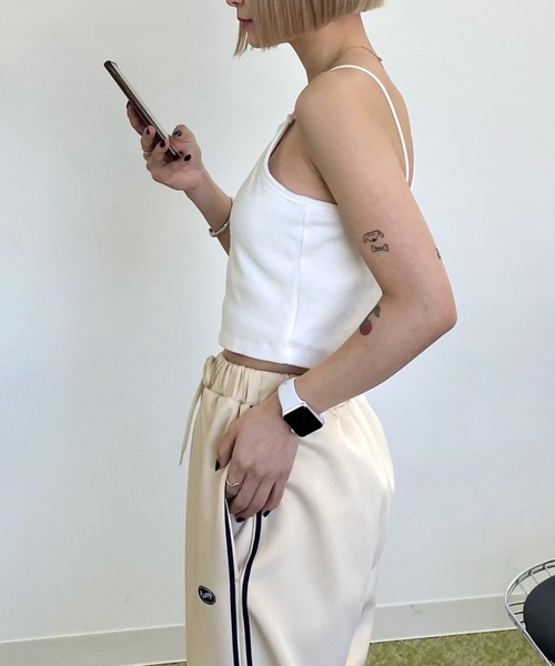 WHO'S WHO gallery(フーズフーギャラリー)の「リブキャミ(キャミソール・レディース・ホワイト/アッシュグレー/キャメル/ブラック/トップグレー/ネイビー/ホワイト系1/ブラック系1・FREE)」の11枚目の写真