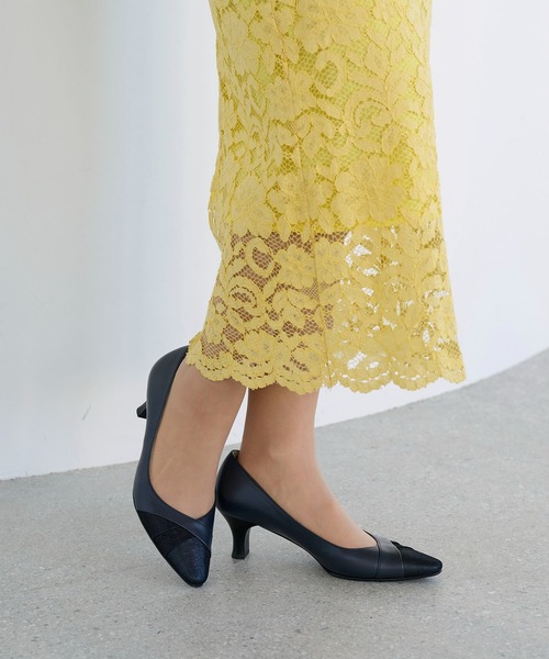 Riz raffinee（リズラフィーネ）の「異素材ポインテッドトゥコンビパンプス（パンプス・レディース・ライトグレー/ブラック/ダークベージュ/ネイビー/ダークブラウン/デザートカモ/ブラック×ブラック・24cm/23.5cm/23cm/24.5cm/22.5cm/22cm）」の15枚目の写真