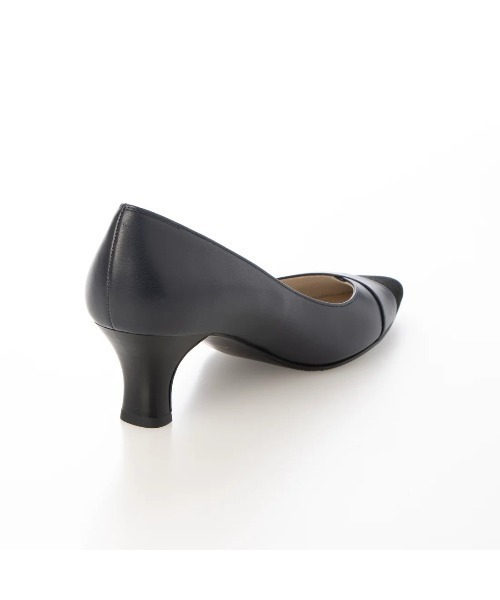 Riz raffinee（リズラフィーネ）の「異素材ポインテッドトゥコンビパンプス（パンプス・レディース・ライトグレー/ブラック/ダークベージュ/ネイビー/ダークブラウン/デザートカモ/ブラック×ブラック・24cm/23.5cm/23cm/24.5cm/22.5cm/22cm）」の16枚目の写真