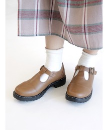 Tストラップシューズ