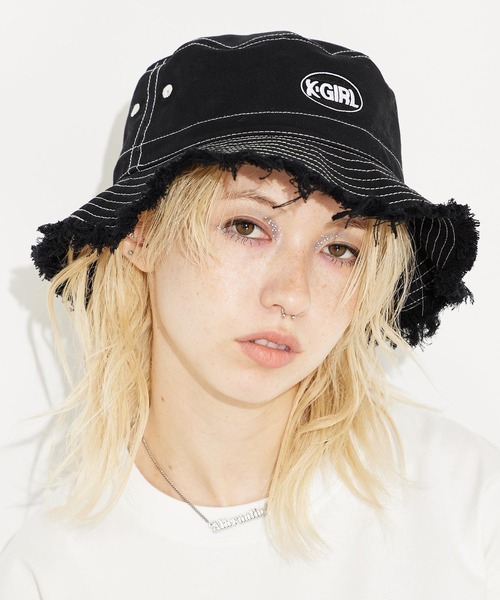 X-girl（エックスガール）の「OVAL LOGO BUCKET HAT（ハット・レディース・ブラック/ブラウン/ブルー・ONE SIZE）」の2枚目の写真
