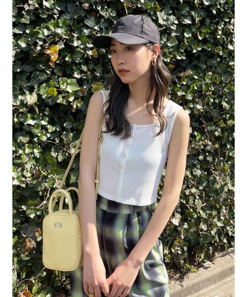 EMODA（エモダ）の「フロントボタンフィットタンクトップ（タンクトップ・レディース・ホワイト/グレー/ブラック/ブルー・FREE）」の17枚目の写真