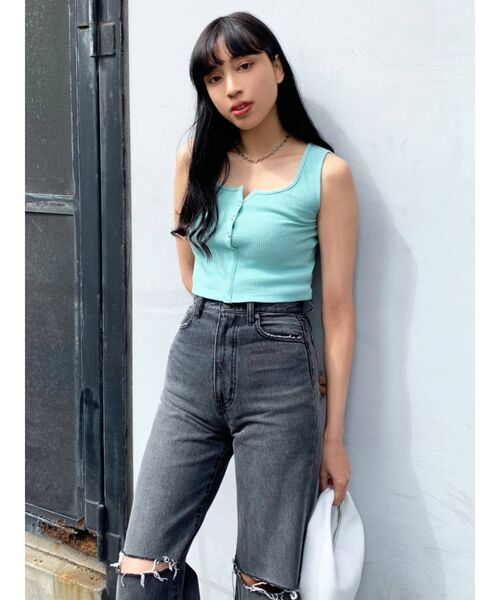 EMODA（エモダ）の「フロントボタンフィットタンクトップ（タンクトップ・レディース・ホワイト/グレー/ブラック/ブルー・FREE）」の8枚目の写真