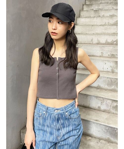 EMODA（エモダ）の「フロントボタンフィットタンクトップ（タンクトップ・レディース・ホワイト/グレー/ブラック/ブルー・FREE）」の21枚目の写真