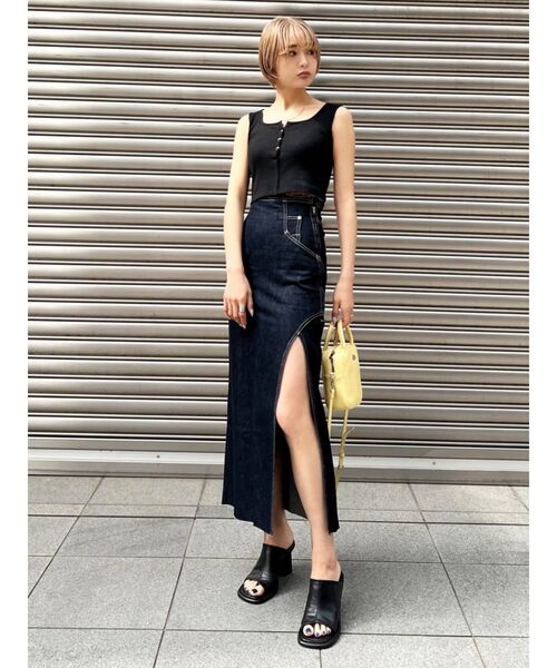 EMODA（エモダ）の「フロントボタンフィットタンクトップ（タンクトップ・レディース・ホワイト/グレー/ブラック/ブルー・FREE）」の12枚目の写真