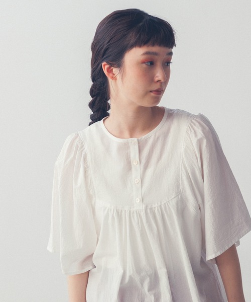 khakito（カーキト）の「バックスリットヘンリーネックワンピース（ワンピース・レディース・ホワイト/ブラック/ベージュ・FREE）」の14枚目の写真
