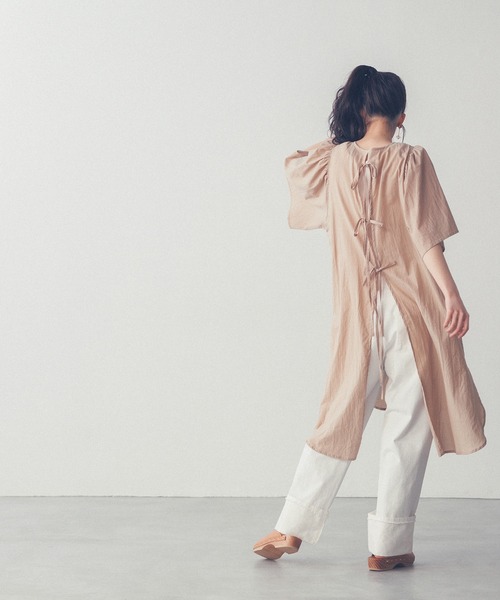 khakito（カーキト）の「バックスリットヘンリーネックワンピース（ワンピース・レディース・ホワイト/ブラック/ベージュ・FREE）」の7枚目の写真