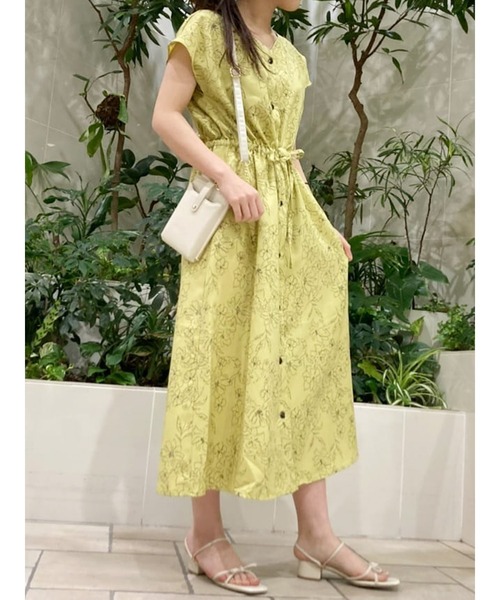 ✨美品✨TOCCA 貫地谷しほりさん着用 華やかイエロー花柄ドレス 4 L Te chichi TERRASSE（テチチテラス）の「麻調花柄プリントワンピース