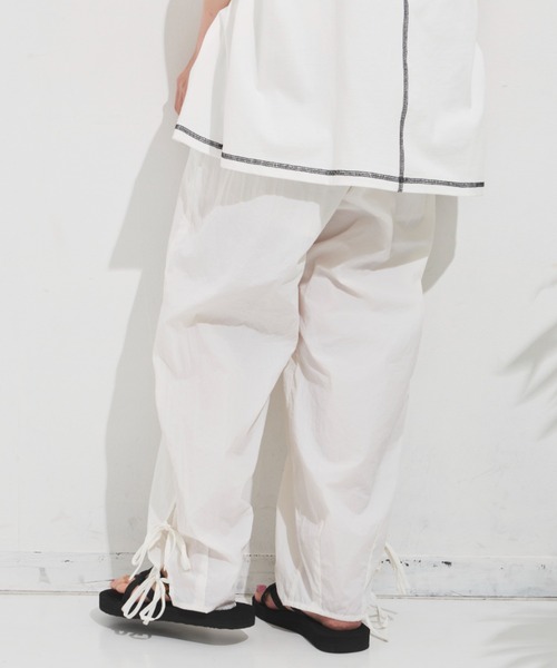MERLOT（メルロー）の「サイドリボンナイロンパンツ（その他パンツ・レディース・ホワイト/ブラック/ピンク・FREE）」の16枚目の写真