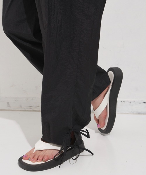 MERLOT（メルロー）の「サイドリボンナイロンパンツ（その他パンツ・レディース・ホワイト/ブラック/ピンク・FREE）」の13枚目の写真