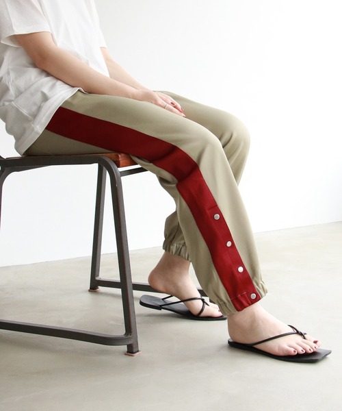 notch.（ノッチ）の「サイドラインジャージパンツ/トラックパンツ/ジョガーパンツ（スウェットパンツ・レディース・ブラック/ベージュ/ネイビー/その他2・M）」の5枚目の写真