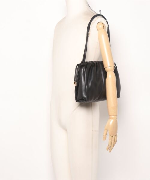 A.P.C.（アーペーセー）の「SAC NINON SHOULDER  /22AC（ショルダーバッグ・レディース・ブラック・ONESIZE）」の4枚目の写真