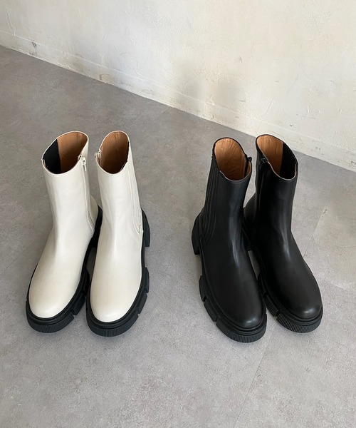 DouDou(ドゥドゥ)の「タンクソールサイドゴアショートブーツ(ブーツ・レディース・アイボリー/ブラック・MEDIUM/LARGE)」の3枚目の写真